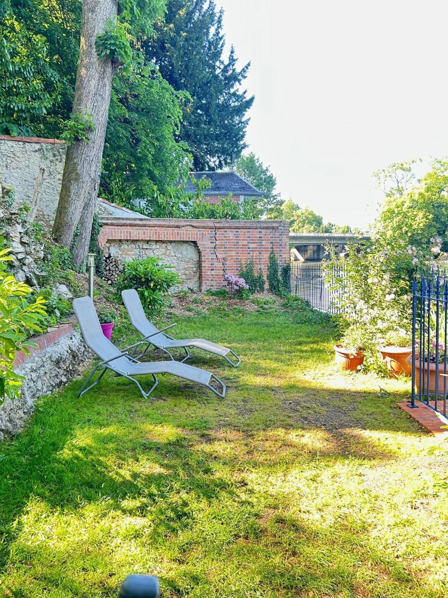 Le Chalet Bucolique Au Bord De L'Eau Olivet  Exterior photo